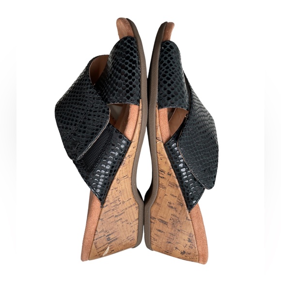 VIONIC Leticia Wedge Black Velcro Sandal EUC Size 6.5 - Picture 6 of 15